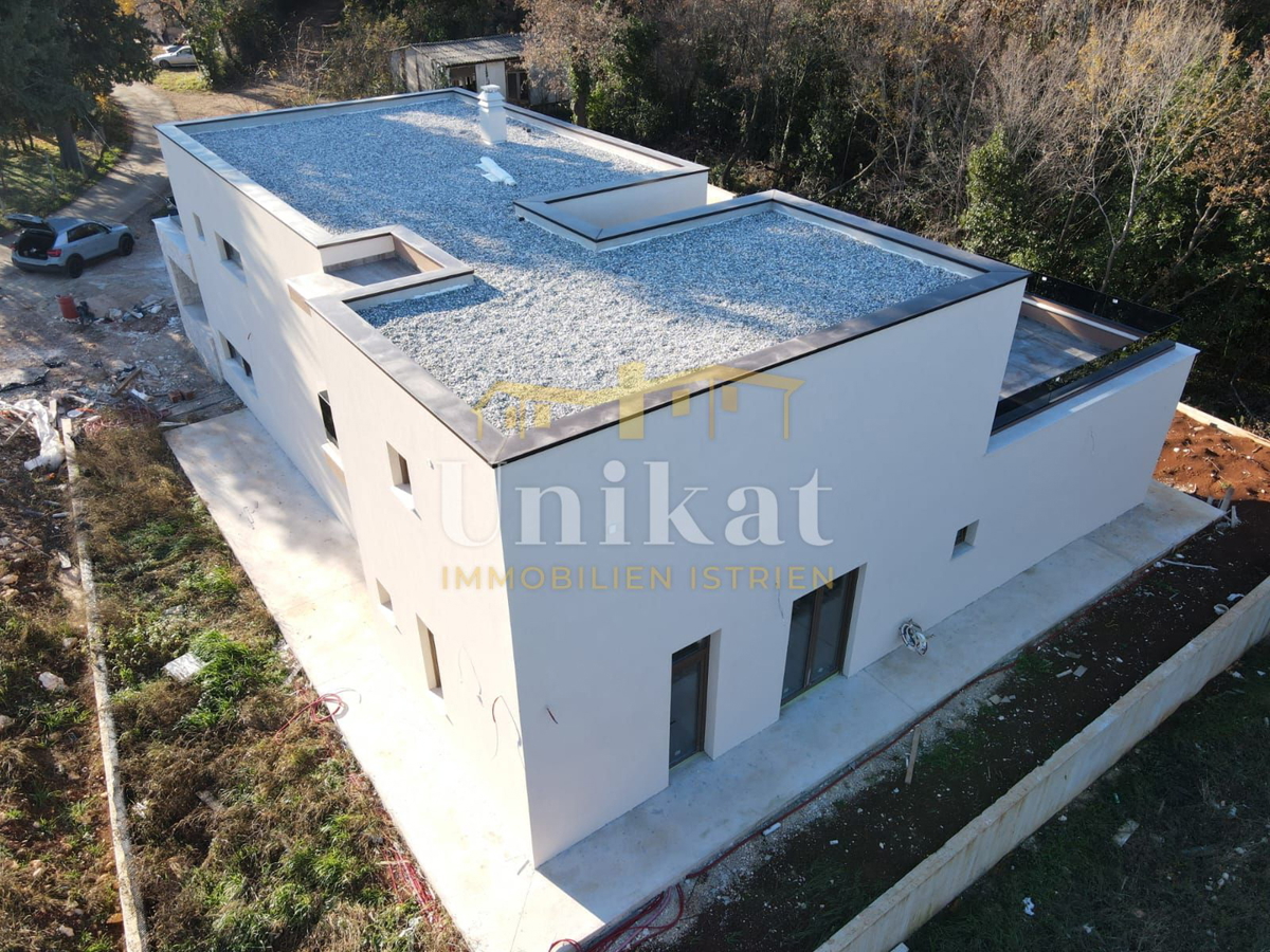 Moderna casa a schiera con piscina e vista sul verde, Poreč